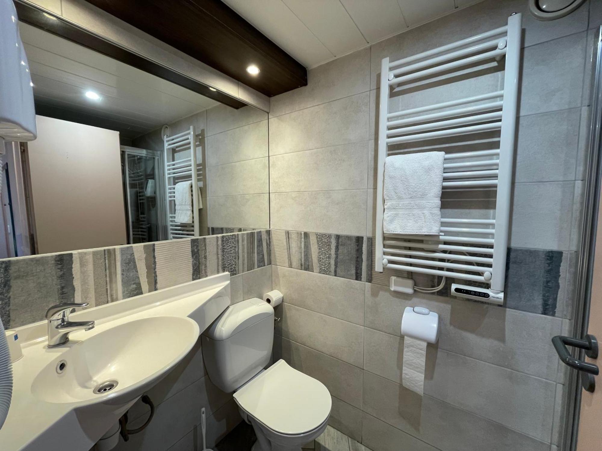Brit Hotel St-Quentin/Nord Fayet  외부 사진