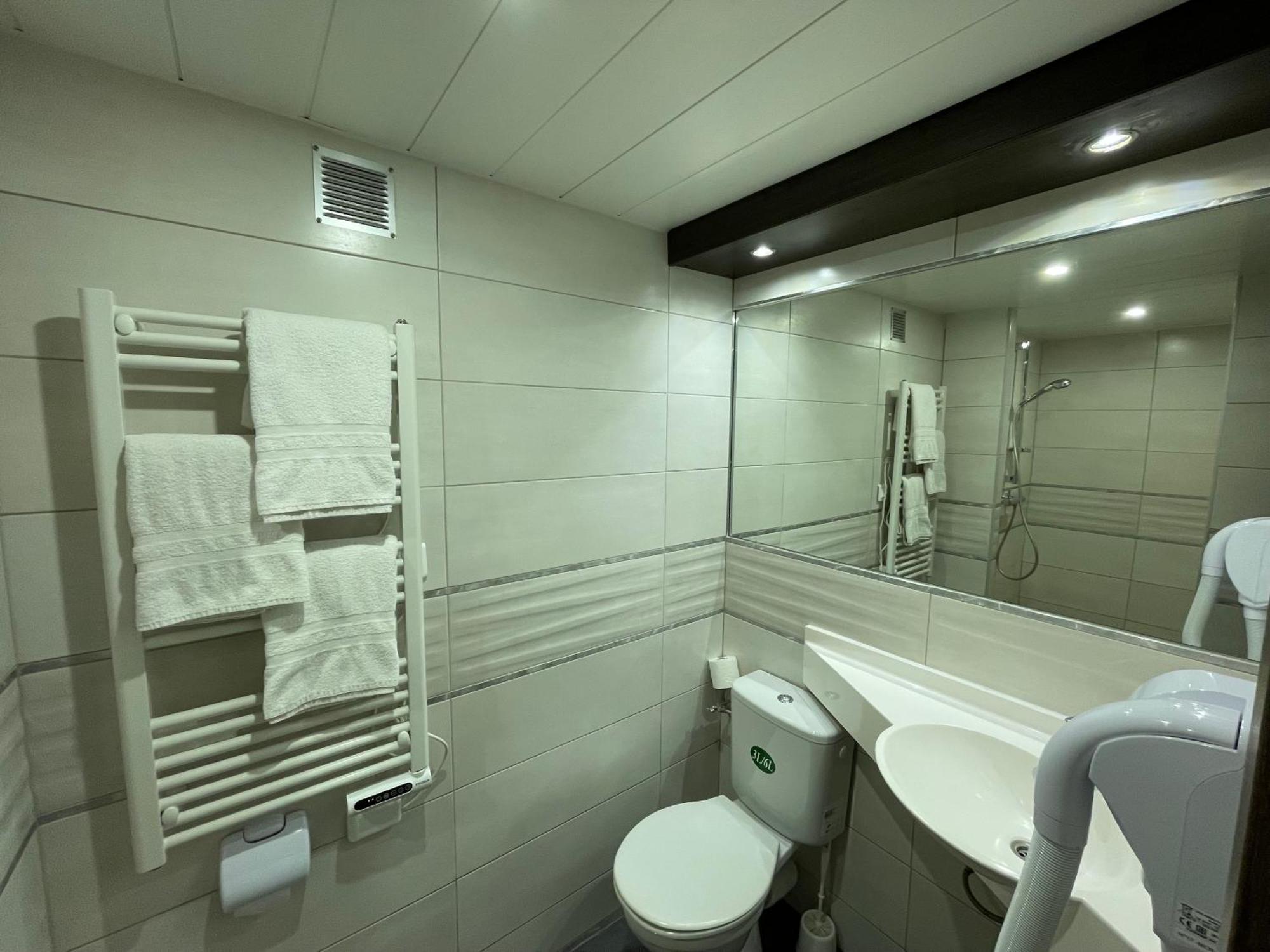 Brit Hotel St-Quentin/Nord Fayet  외부 사진